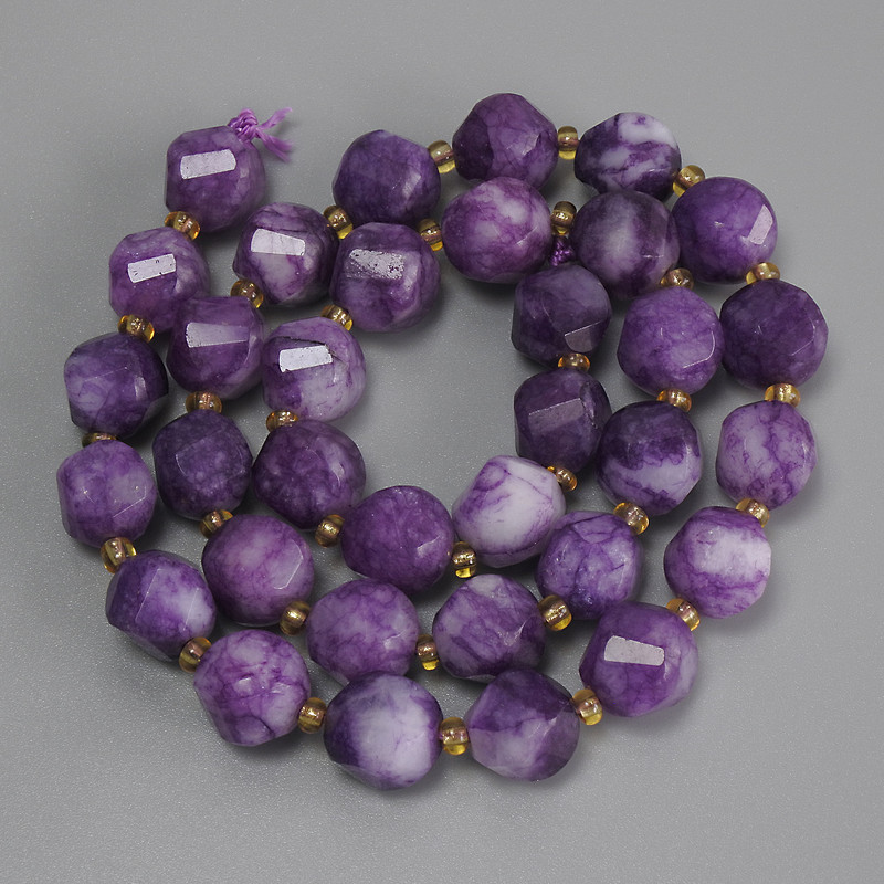 Sukilit facettierte Rhombus-Perlen, Durchmesser 10×9 mm, 3 mm Seed-Beads, Länge ca. 39 cm, auf Faden