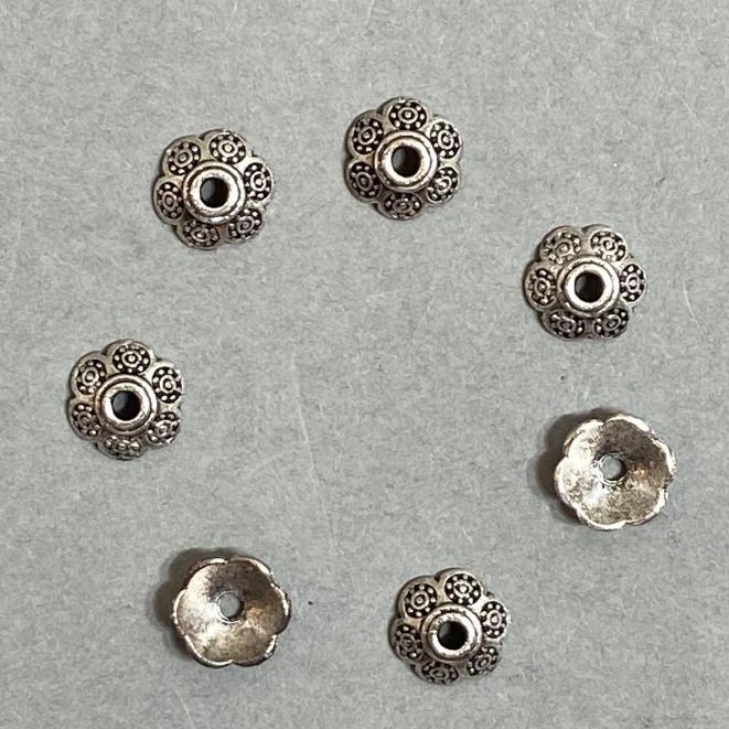 Perlenkappen aus Metall, silberfarben, Durchmesser ca. 8,5 × 1 mm ± Lochdurchmesser ca. 2,0 mm ± Verpackung ca. 20 g (ca. 69 Stück)