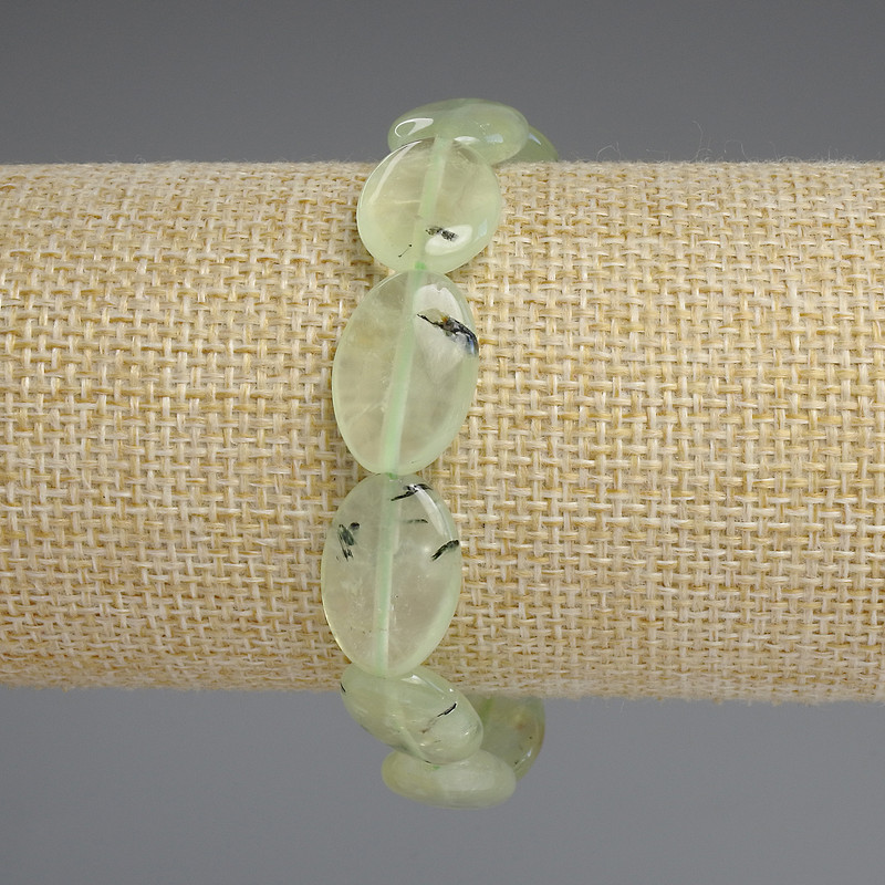 Armband aus Prehnit – oval, Durchmesser ca. 18×13 mm, Länge ca. 18 cm – Stretch