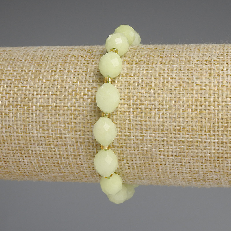 Armband aus Chrysolith Olivin, facettierte Körner 10×8 mm, 3 mm Rocailles, Länge ca. 18 cm, Stretch
