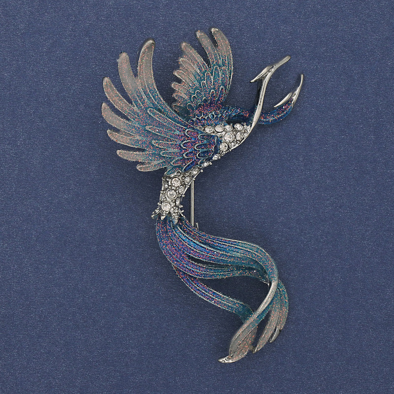 Brosche Vogel blau-graue Emaille, Strasssteine, silberfarbenes Metall, 43 × 67 mm +