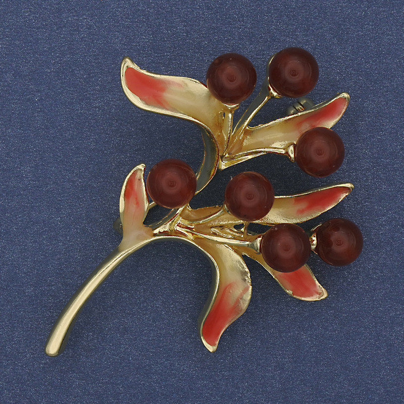 Brosche 'Karneolzweig' mit Emaille, 42×55 mm ± goldfarbenes Metall