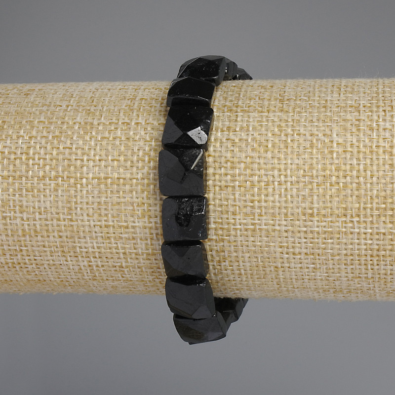 Armband aus facettierten Turmalin-Quadraten, Durchmesser 10–11 × 10–11 mm, Länge 18 cm ±