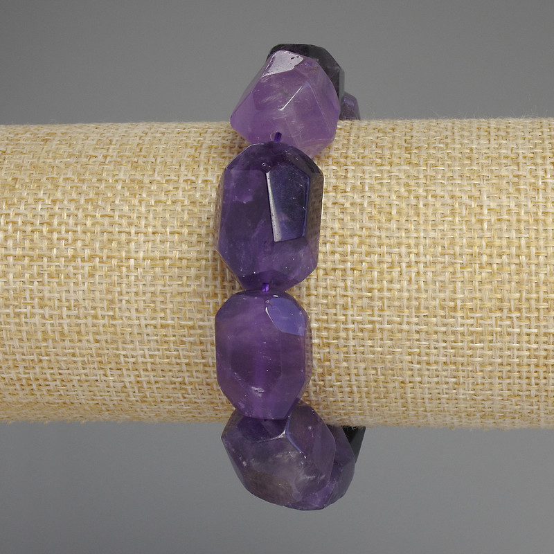 Reduziert! Armband aus facettiertem Amethyst, Durchmesser 19–22×14–17 mm ±, Länge ca. 18 cm ±, Stretchband