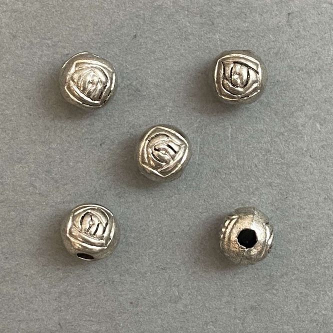 Silberfarbene Perle als Einlage, Durchmesser 6 mm, Verpackung 22 Stück ±, Loch Ø 2 mm ±, Metallfarbe Silber
