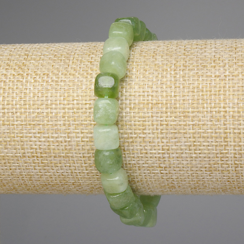 Armband aus Chrysolith (Olivin) Würfel, Durchmesser 8×8 mm ±, Länge ca. 18 cm ±, Stretch