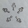 Sonderangebot! Verpackung 0,5 kg Schmuckzubehör Anhänger Schlüssel Kunststoff Farbe Dunkel-Silber, Maße ca. 20×11×3 mm, Lochdurchmesser ca. 3 mm