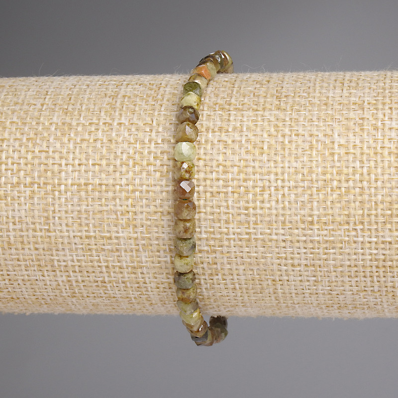 Armband aus Grossular, facettierte Würfel 4×4 mm, Länge ca. 18 cm ±, Stretch-Armband