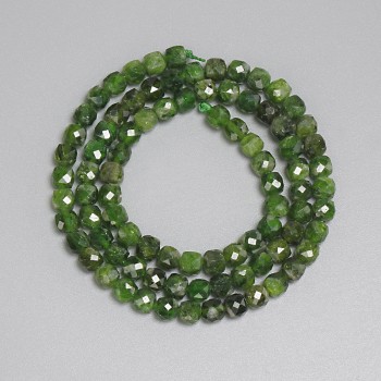 Diopsid-Perlen, facettierte Würfel 4×4 mm, Länge ca. 38 cm, auf Faden