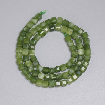 Jadeit facettierte Würfelperlen 4,5×4,5 mm, Länge ca. 37 cm, auf Faden