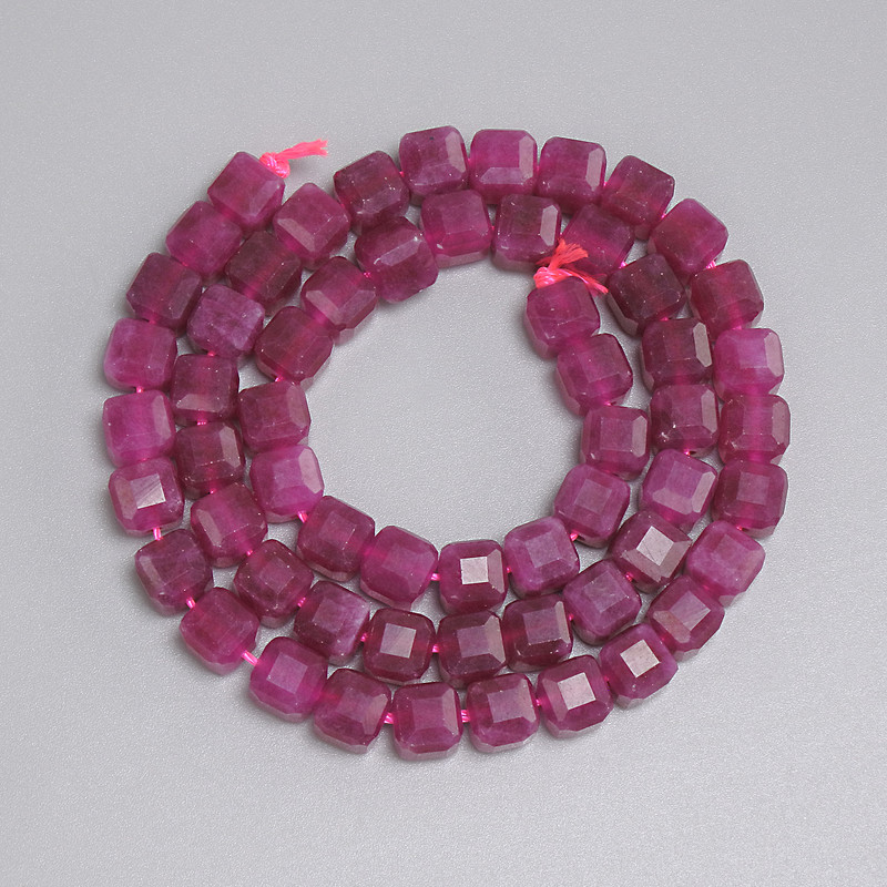 Turmalinwürfelperlen, facettiert, 6,5×6,5 mm, Länge ca. 37 cm, auf Schnur