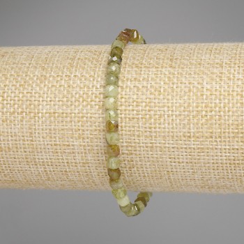 Armband aus facettiertem Grossular-Granat, Kubus 4×4 mm, Länge ca. 18 cm, Stretch-Band