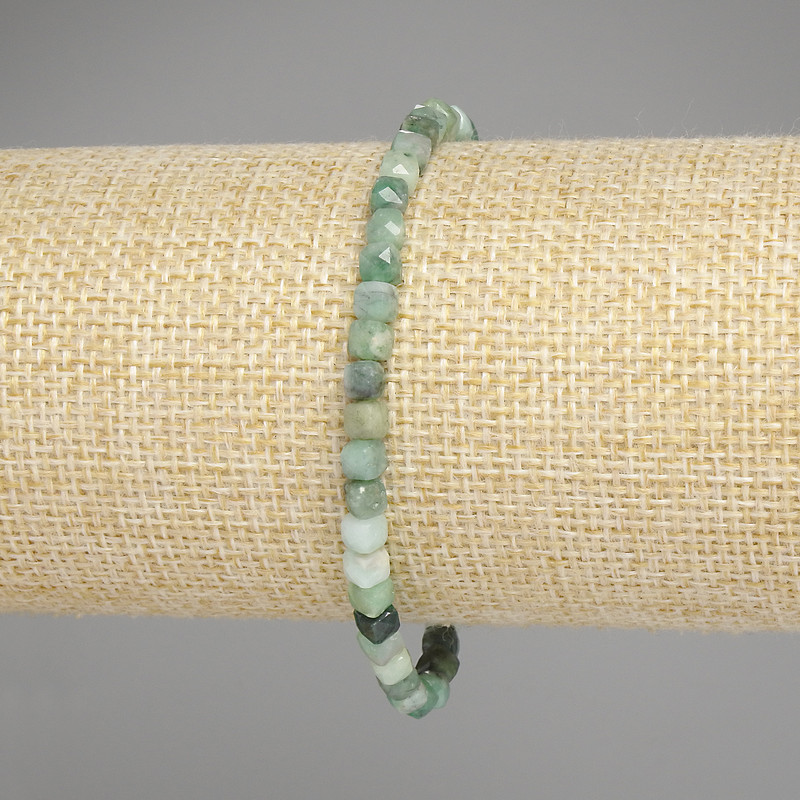 Armband aus Smaragd, facettierte Würfel, Kantenlänge ca. 4 mm, Länge ca. 18 cm, elastisch