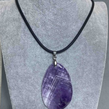 Amethyst-Anhänger auf Gummikordel, 40×55 mm (±), Länge 60 cm + 5 cm Verlängerungskette
