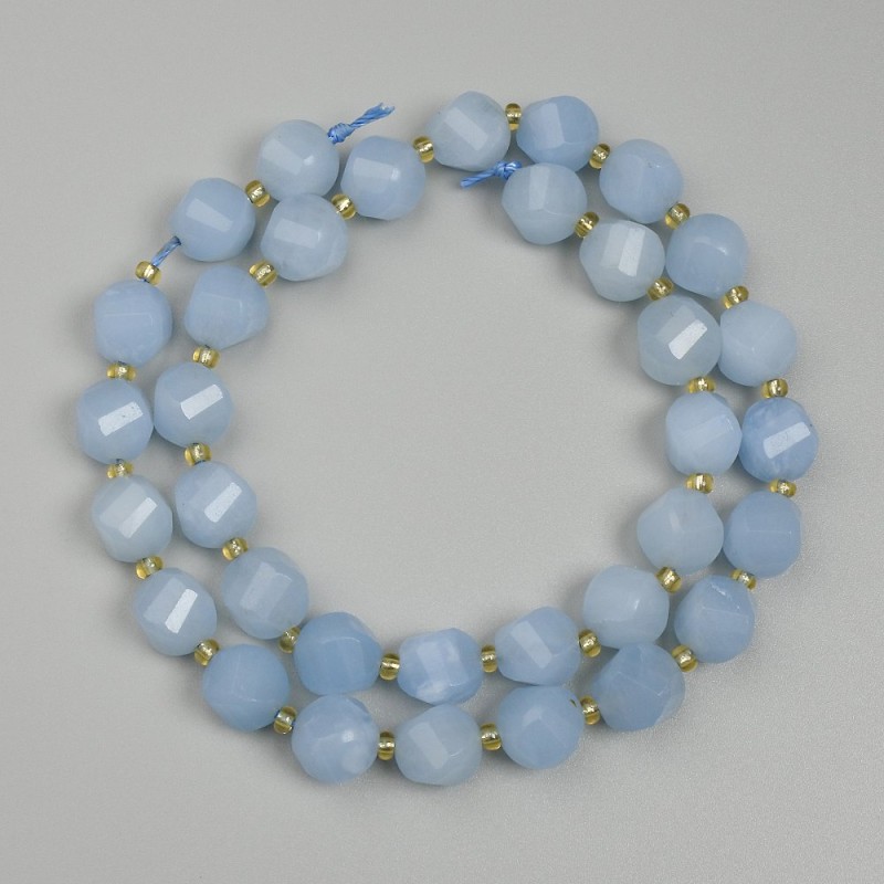 Aquamarin facettierte Rhombus-Perlen, Durchmesser 10 × 9 mm ±, Seed-Beads 3 mm ±, auf der Schnur, Länge ca. 39 cm+
