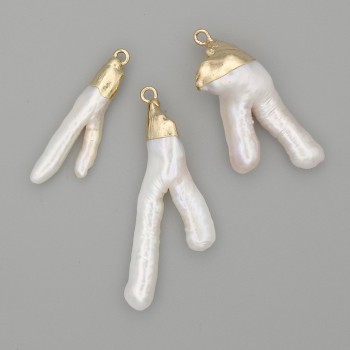 Anhänger aus Barockperlen, goldfarbenes Metall, Durchmesser 25–44 × 14–16 mm, Größenvariation
