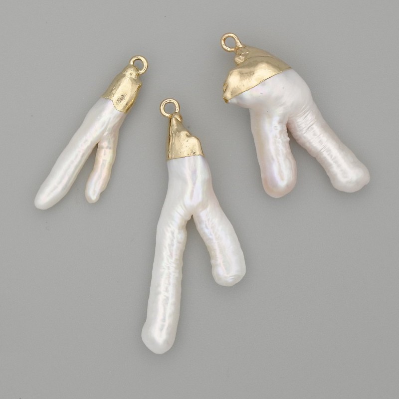 Anhänger aus Barockperlen, goldfarbenes Metall, Durchmesser 25–44 × 14–16 mm, Größenvariation