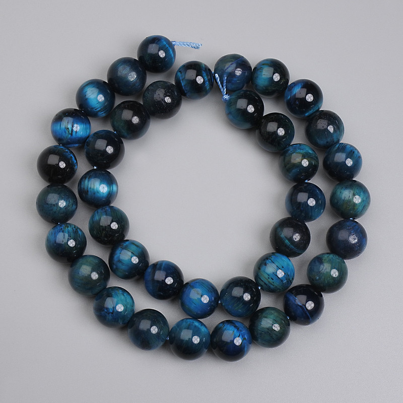 Azurblaues Tigerauge-Perlen – glatte Kugeln 10 mm ±, Länge ca. 38 cm, auf Faden