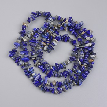 Sodalit-Chips-Perlen, Durchmesser 6–10 × 2–3 mm, Länge ca. 78 cm, auf Faden