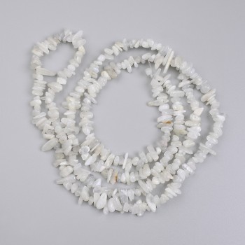 Adular-Granulat-Perlen, Durchmesser 4–10×2–4 mm, Länge ca. 78 cm, auf Schnur
