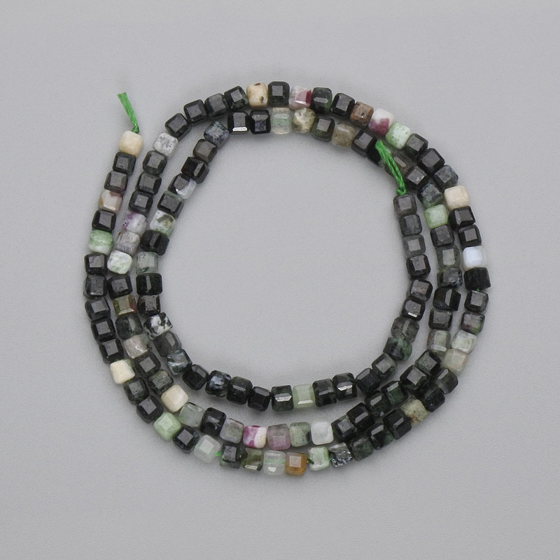 Elbaite-Turmalin facettierte Würfelperlen, Durchmesser ca. 3×3 mm, auf Schnur, Länge ca. 38 cm+