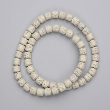 Beige Lavaperlen zylindrisch, Durchmesser ca. 6,5×6,5 mm, auf Faden, Länge 38 cm+