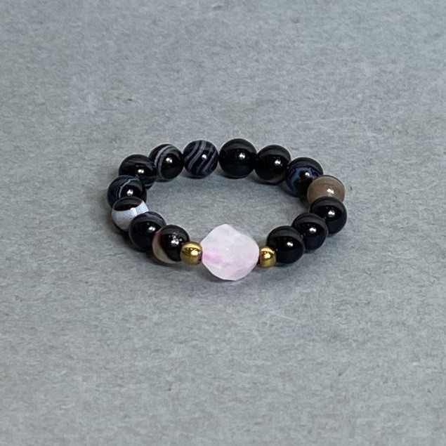Agat facettierte Kugel, Ø ca. 4 mm; Roséquarz facettiert, 6×5 mm; Stretch-Ring