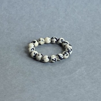 Dalmatiner-Jaspis-Ring, glatte Kugel, Durchmesser ca. 4 mm, Stretch