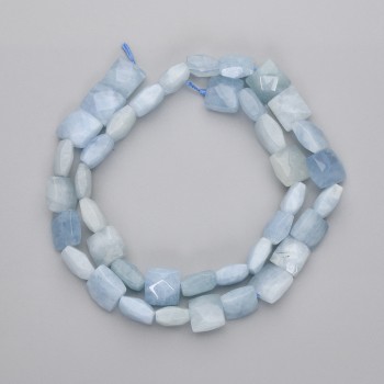 Aquamarin facettierte quadratische Perlen, Durchmesser 9–10 × 9–10 mm, Länge ca. 39 cm, auf der Schnur