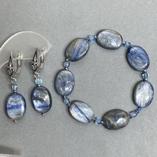 Schmuckset aus Kianit, Topas und Hämatit