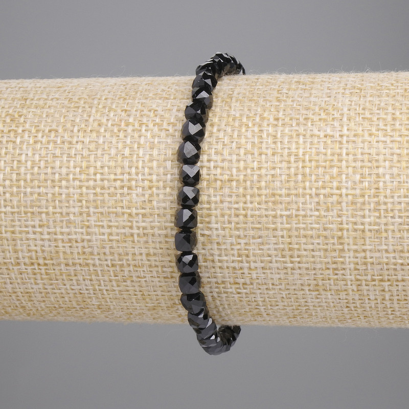 Armband aus schwarzem Turmalin, facettierte Würfel 4×4 mm, Länge ca. 18 cm, Stretch