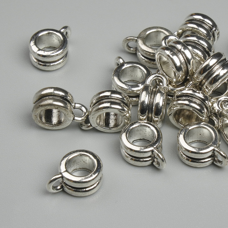 Silberfarbene Anhängeröse, Maße 9×4 mm ± Lochdurchmesser ca. 2 mm und 4,8 mm ±, Verpackung 19 Stück