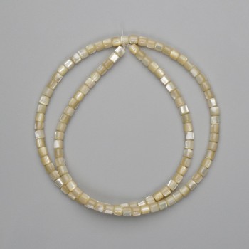 Beige Perlmutt-Zylinderperlen, Durchmesser ca. 3,5 × 3,5 mm, Länge ca. 39 cm, auf Faden