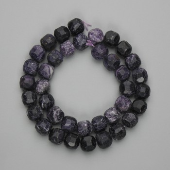 Sugilit-Perlen in facettierter Würfelform, 10×10 mm, Länge ca. 38 cm ± auf Schnur