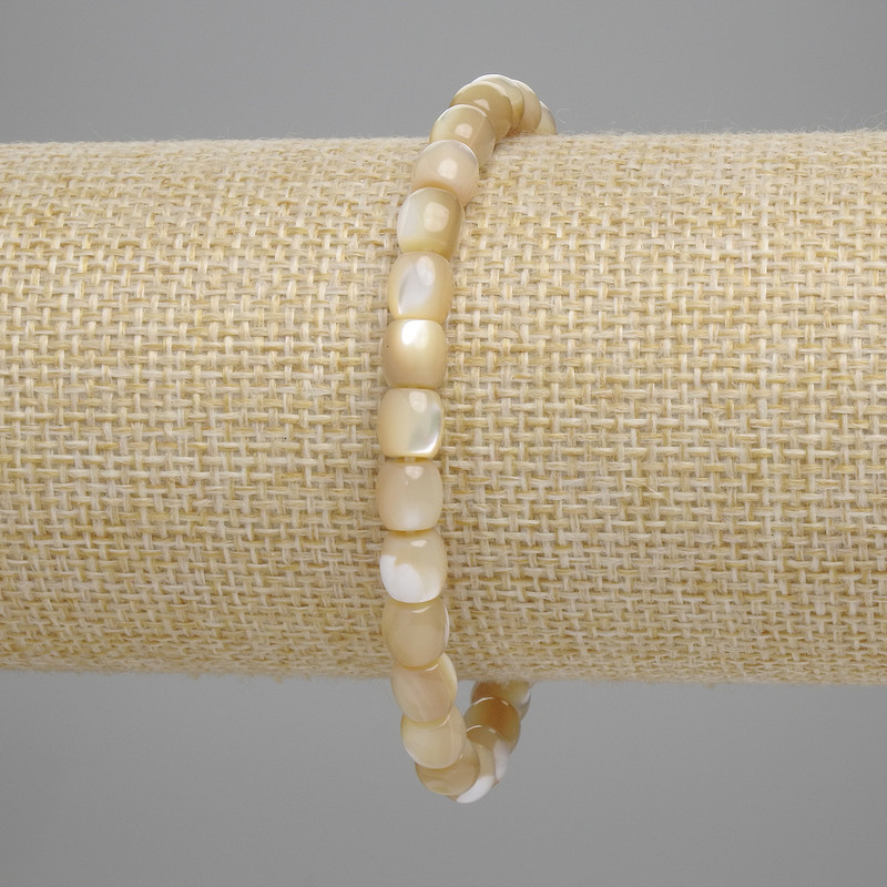 Armband aus beigeem Perlmutt, Durchmesser 6×6 mm, Länge ca. 18 cm, Stretch-Basis