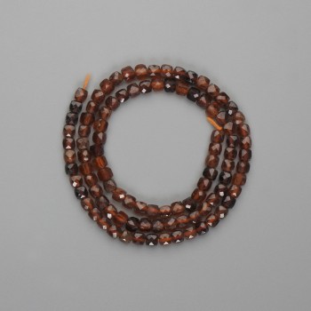 Gessonit-Perlen, facettierte Würfel 4×4 mm, Länge ca. 39 cm, auf Faden