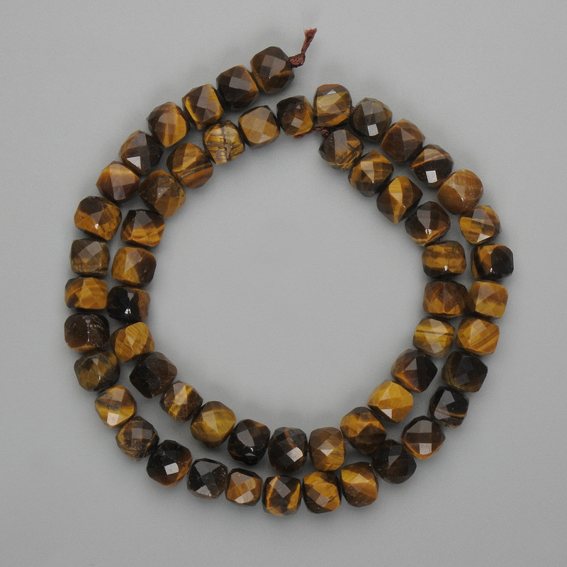 Tigeraugen-Perlen, facettierte Würfel 7×7 mm, Länge ca. 40 cm, auf einer Schnur