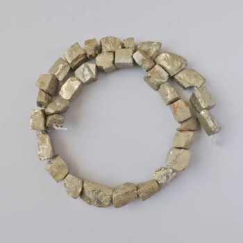 Pyrit-Naturstein-Perlen, facettiertes Rohperlen, unbehandelt, Durchmesser 10–16 × 8–10 mm, Länge ca. 38 cm, auf Nylonschnur