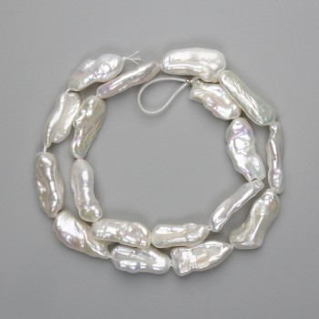 Barockperlen mit Benzin-Ton, 20–26×9–12 mm, auf Schnur, Länge ca. 41 cm