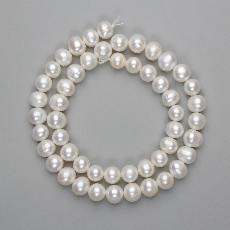 Perlen aus natürlichen Flussperlen 8,5–9×8 mm, Länge ca. 39 cm, auf einer Schnur