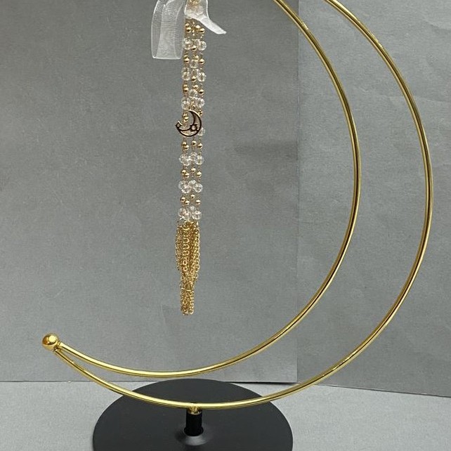 Halbmondständer aus goldfarbenem Metall für Kugel, 24×17 cm ±, Durchmesser der Füße 10 cm ±, Kettenlänge 16 cm ±