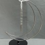 Halbmond-Ständer für Kugel, 24×17 cm ± Durchmesser der Füße 10 cm ± Kettenlänge 16 cm ± silbernes Metall