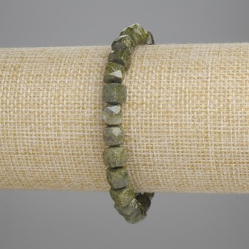 Armband aus Serpentin, facettierter Würfel, Durchmesser 6×6 mm ±, Länge 18 cm ±, Stretch