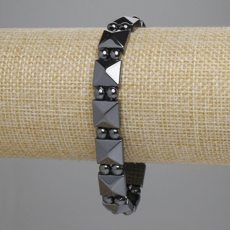 Armband Hämatit, facettierte quadratische Glieder 10×10 mm ±, Kugeln 4 mm ±, Länge ca. 18 cm ±, Stretcharmband