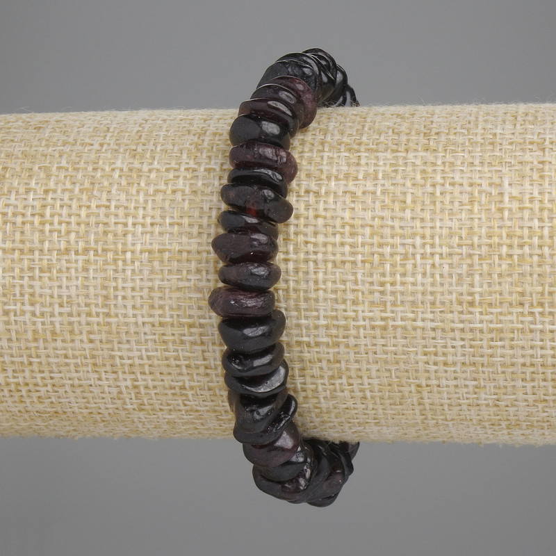 Armband aus Granatkörnchen, Durchmesser 9-12×2-4, 5 mm ±, Länge ca. 18 cm, Stretcharmband