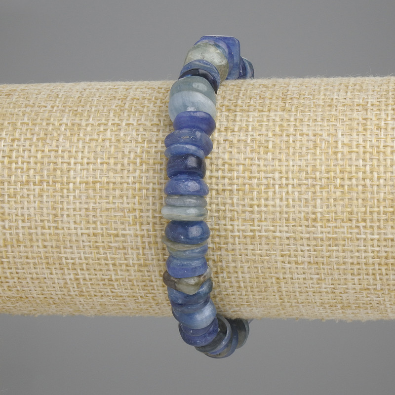 Kyanit-Krümelarmband, Durchmesser 8–9 × 1,5–3 mm, Länge 18 cm ± elastisches Band