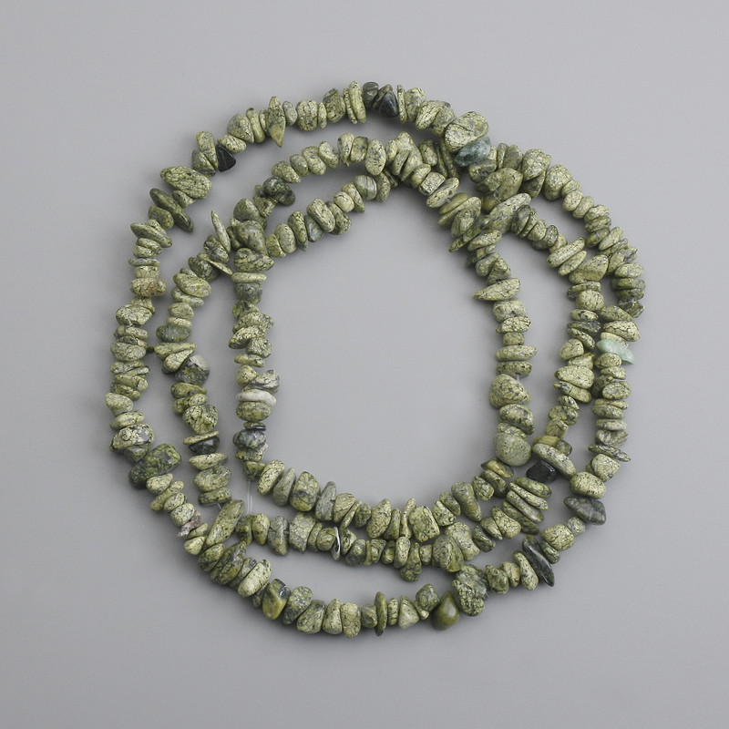 Serpentinperlen, Chips-Größe 6–14×1 mm, Länge ca. 76 cm +