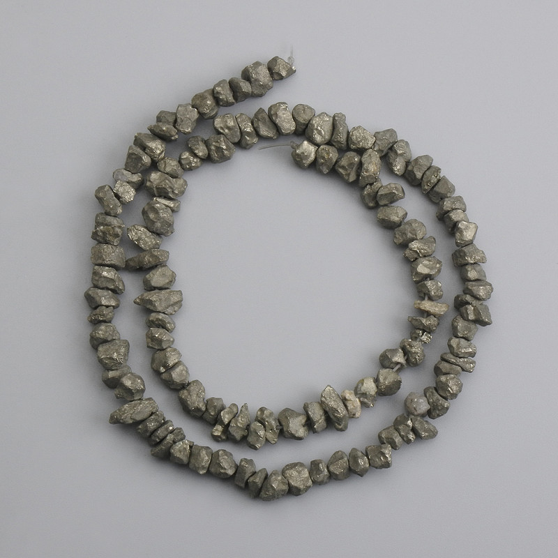 Pyrit-Perlen, unbearbeitete Splitter, Durchmesser 4–6 × 3–7 mm, Länge ca. 40 cm