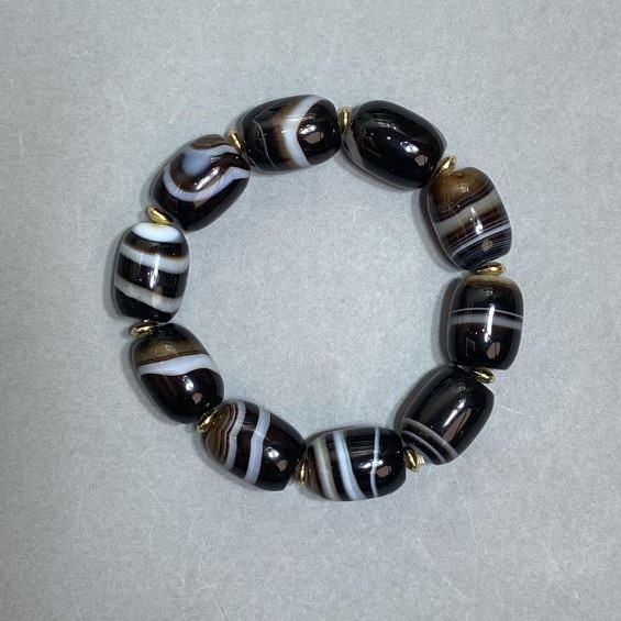 Armband aus Achat in Barrelform, 19 × 15 mm ±, mit Metall-Einsätzen, Länge 18 cm ±, elastisches Band