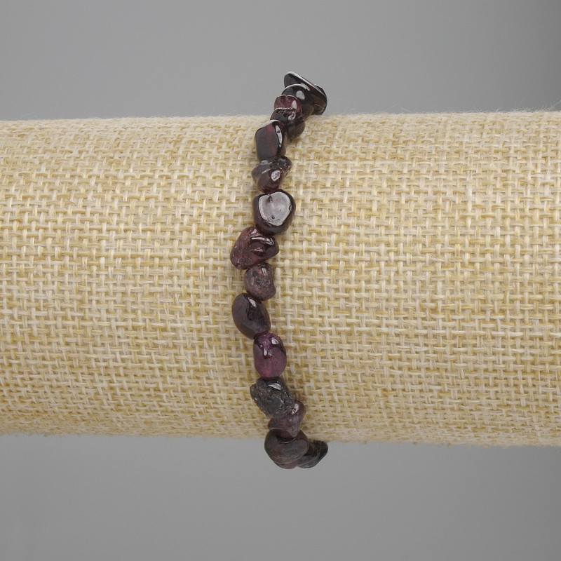 Granatfacettierte Perlen-Armband, Durchmesser der Perlen 5–8×5–7 mm, Länge 18 cm, elastisch